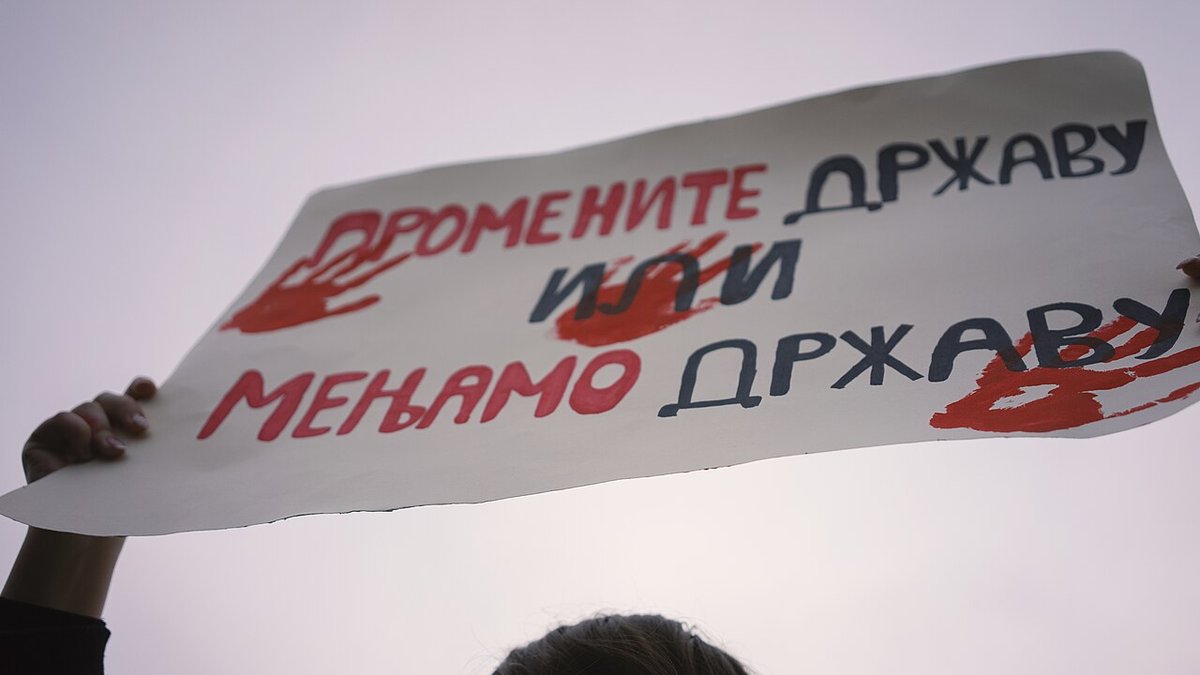 ჩაჩაკი, სერბეთი, 2025 წლის 26 იანვარი. პლაკატზე: „შეცვალეთ სახელმწიფო — ან სახელმწიფოს ჩვენ შევცვლით“